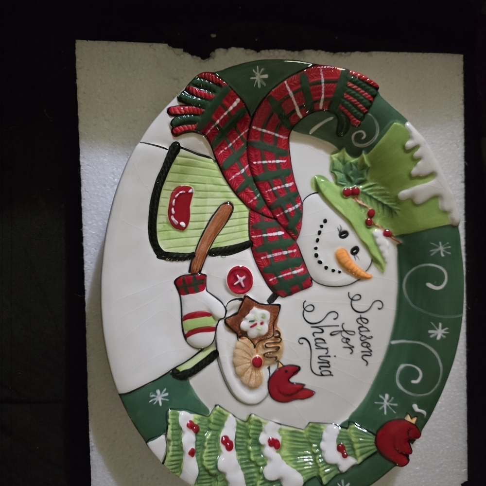 Fitz and Floyd Festive Snowman Plate with Green and Red Accents - Picture 2 of 3